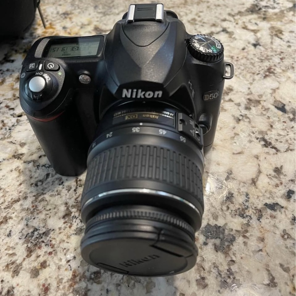 Nikon D50 Black DSLR with Zoom Lens